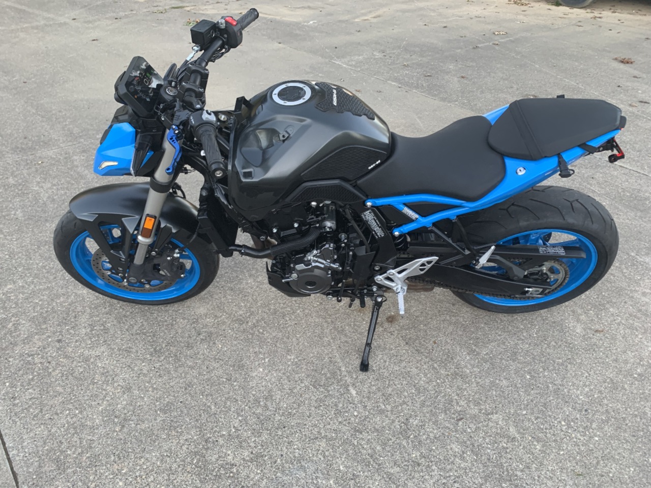 2023 SUZUKI GSX-8S